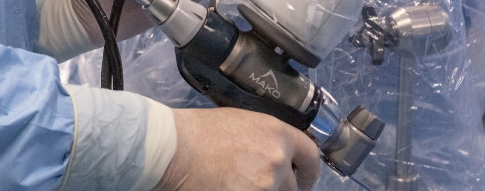 Experience & technology <strong>robotic surgery for hip and knee</strong>